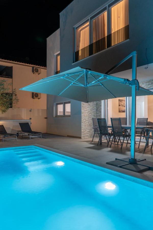 ורסי Villa Dea - Dein Rueckzugsort Am Meer Mit Beheiztem Pool מראה חיצוני תמונה